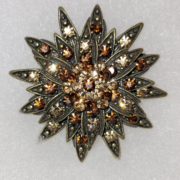Landau Jewelry - Vintage Landau Brooch Sunburst Floral Petal Citrus & Topaz Rhinestones Brass Pin
